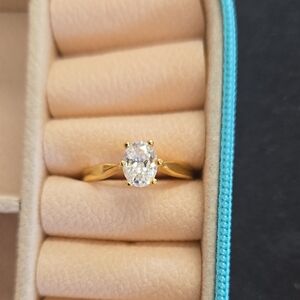 Elegant Gold Tone Women's Fashion Ring